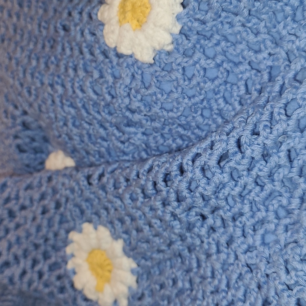 Hollister Blue Crochet Tank Top With A Daisy Floral Pattern - Picture 5 of 6